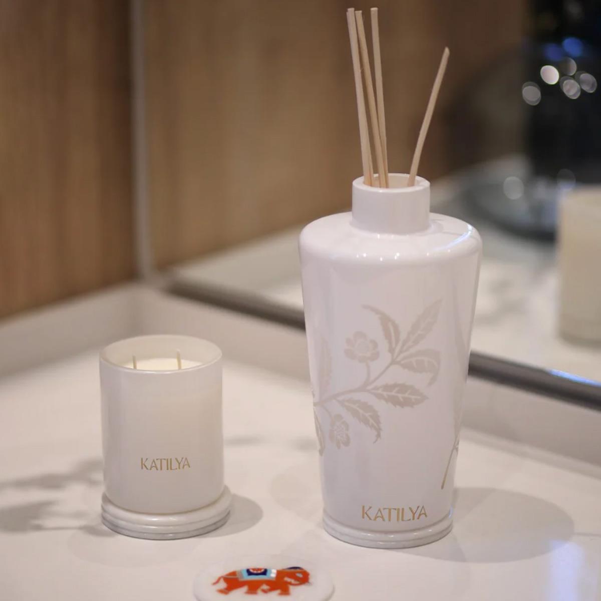 Akrotil Bergamot, Lotus ve Yasemin Kokulu El Yapımı Soya Mum (220g)