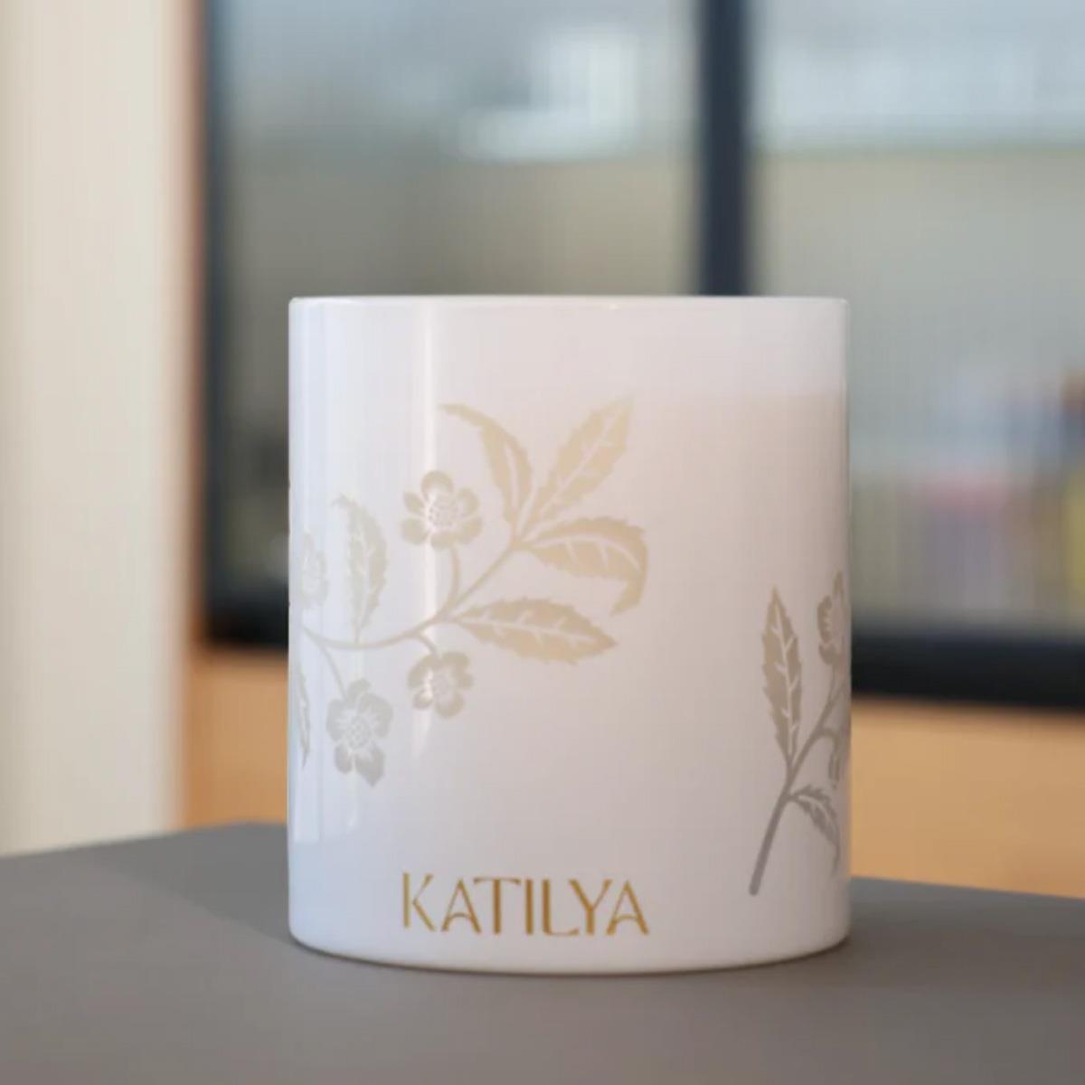 Akrotil Büyük Mum – 1850 gr | Bergamot, Lotus ve Sandal Ağacı ile Ferah & Zarif