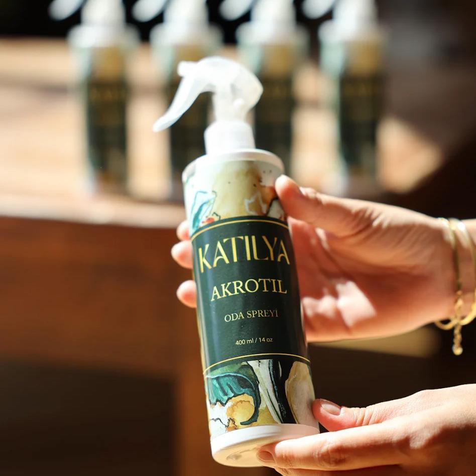 Akrotil Oda Spreyi – 400 ml | Bergamot, Yasemin ve Sandal Ağacı ile Zarif Ferahlık