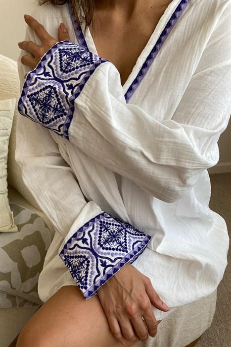 Nakış Detaylı V Yaka Elbise