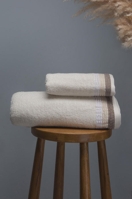 Set of 2 Bordered Towels Beige