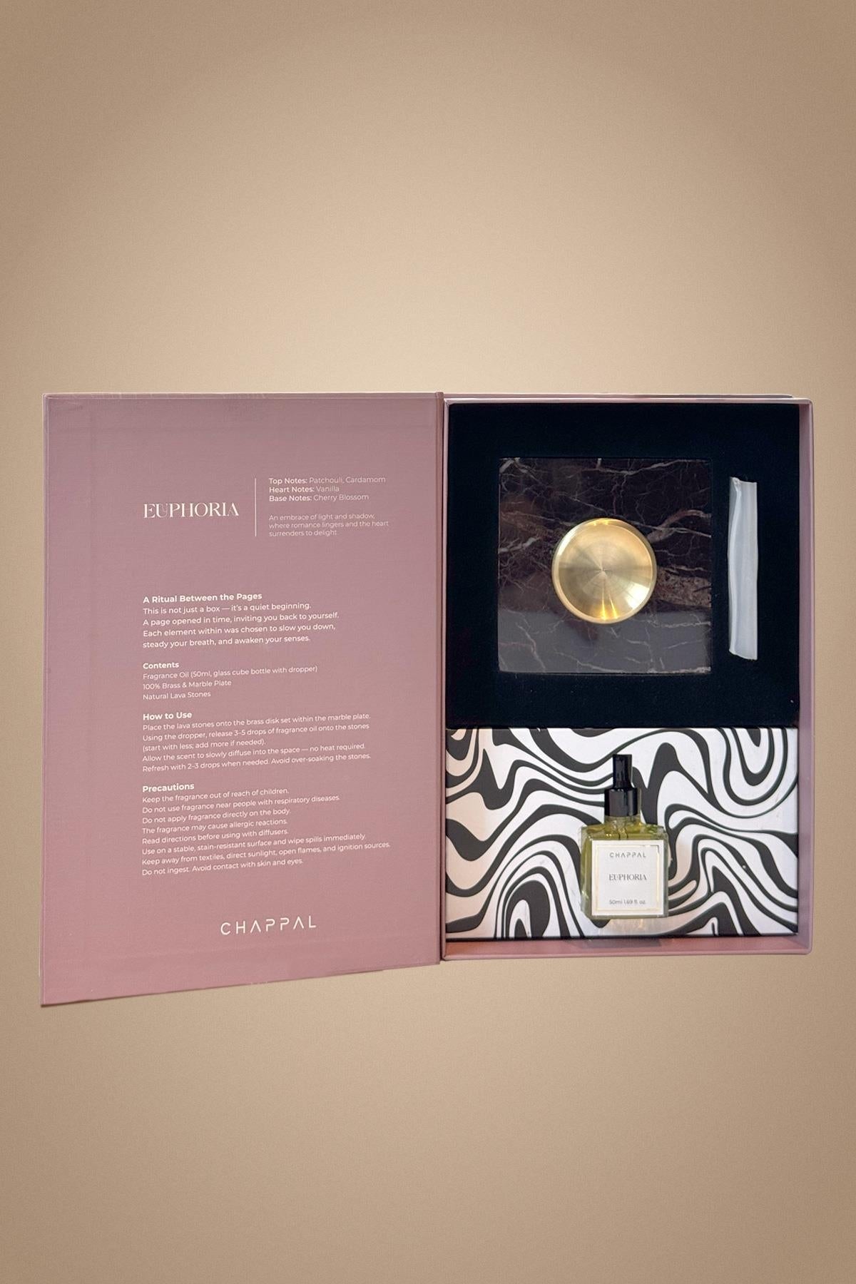 Scent Book Euphoria – Paçuli ve Kakule Notalı Lav Taşlı Oda Kokusu Seti – 50 ml — CHAPPAL