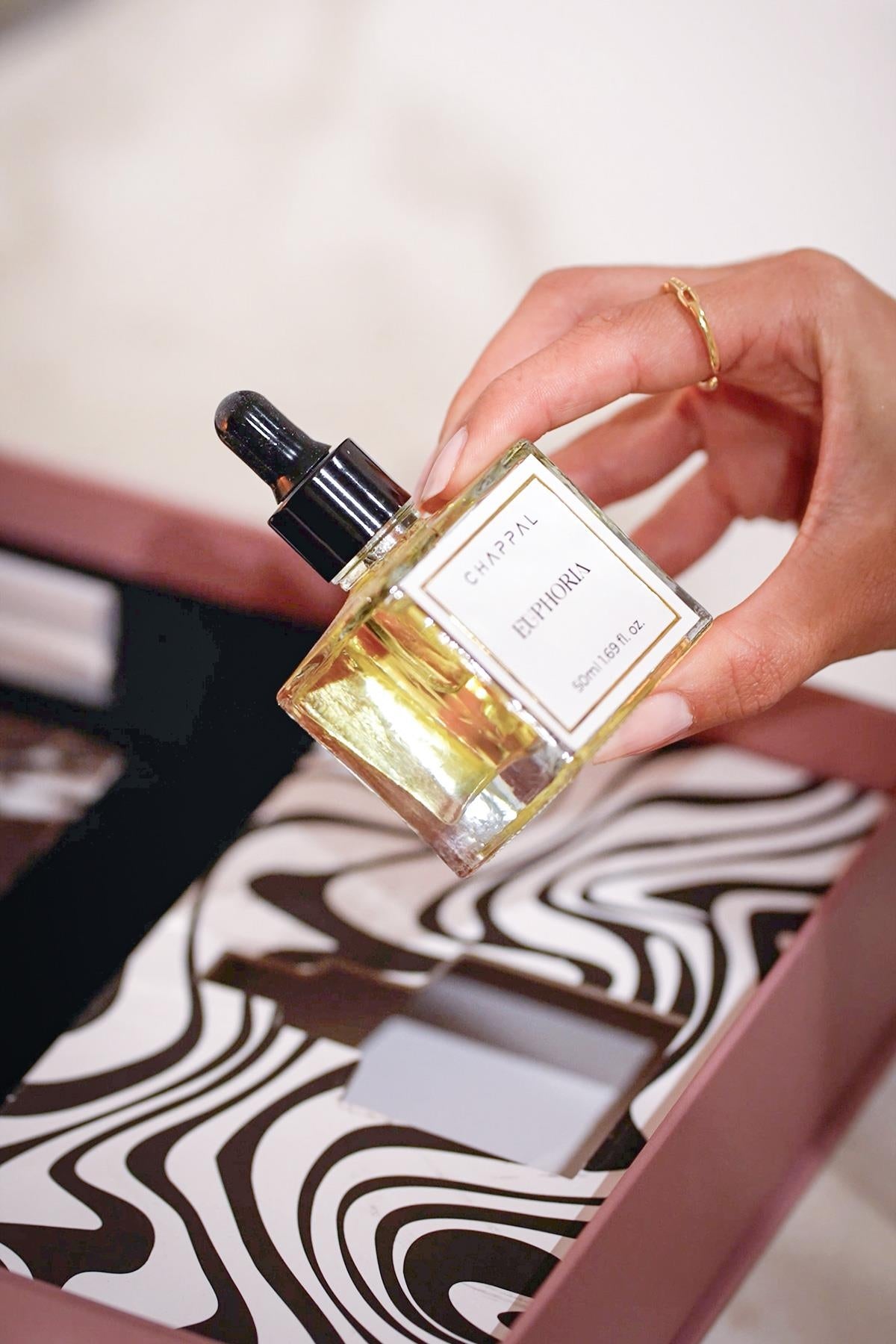 Scent Book Euphoria – Paçuli ve Kakule Notalı Lav Taşlı Oda Kokusu Seti – 50 ml — CHAPPAL