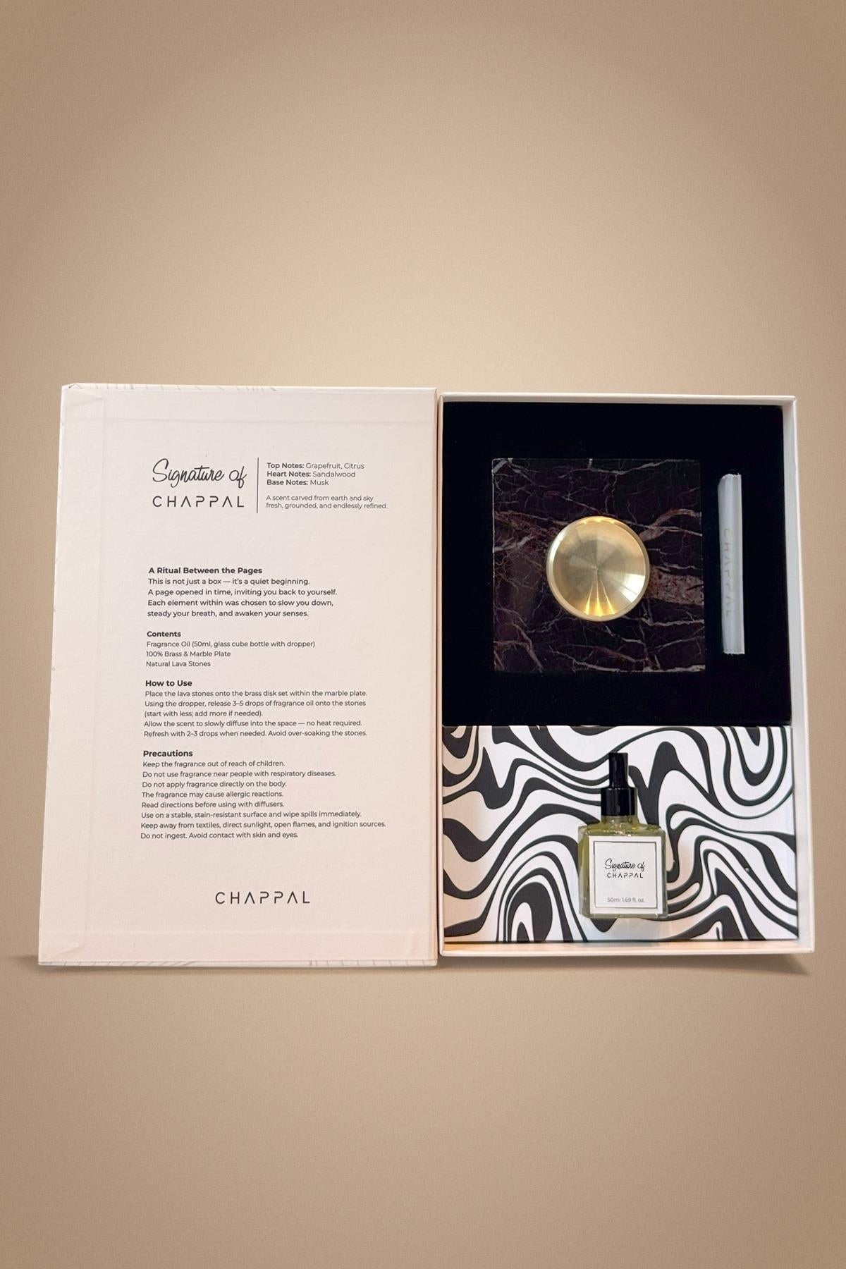 Scent Book Signature of Chappal – Greyfurt ve Sandal Ağacı Notalı Lav Taşlı Oda Kokusu Seti – 50 ml — CHAPPAL