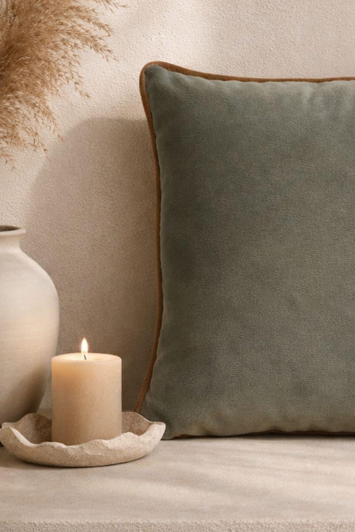 Açık Kahverengi Biyeli Haki Kadife Kırlent