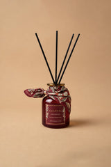 Festive Rituals oda kokusu 120 ml, paisley fularlı kırmızı cam ve çubuklar