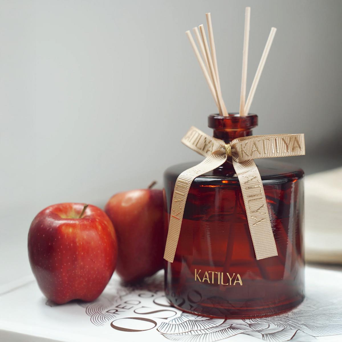Komika Küçük Oda Kokusu – Gül, Elma, Vanilya ve Karamel Notalı | 500 ml