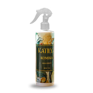 Komika Oda Spreyi – 400 ml | Karanfil, Vanilya ve Karamel ile Cesur ve Çekici Koku