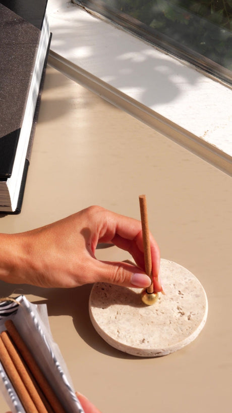 Traverten Stick Tütsülük stick tütsü yerleştirme anı