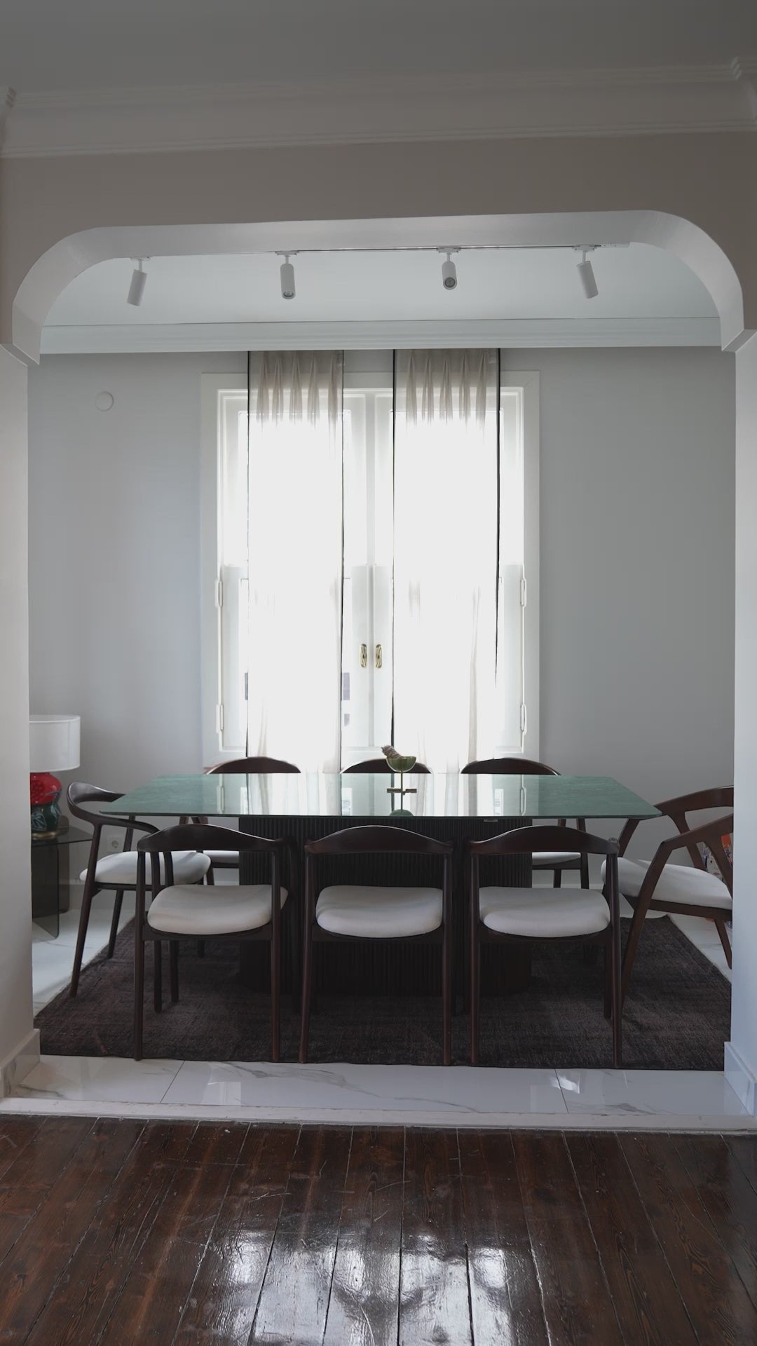 Selva Marble Dining Table