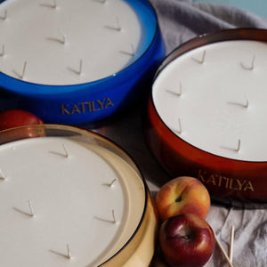 Yaka Çanak Mum – 2000 gr | Vanilya, Misk ve Amber ile Pudramsı & Sakin Bir Atmosfer
